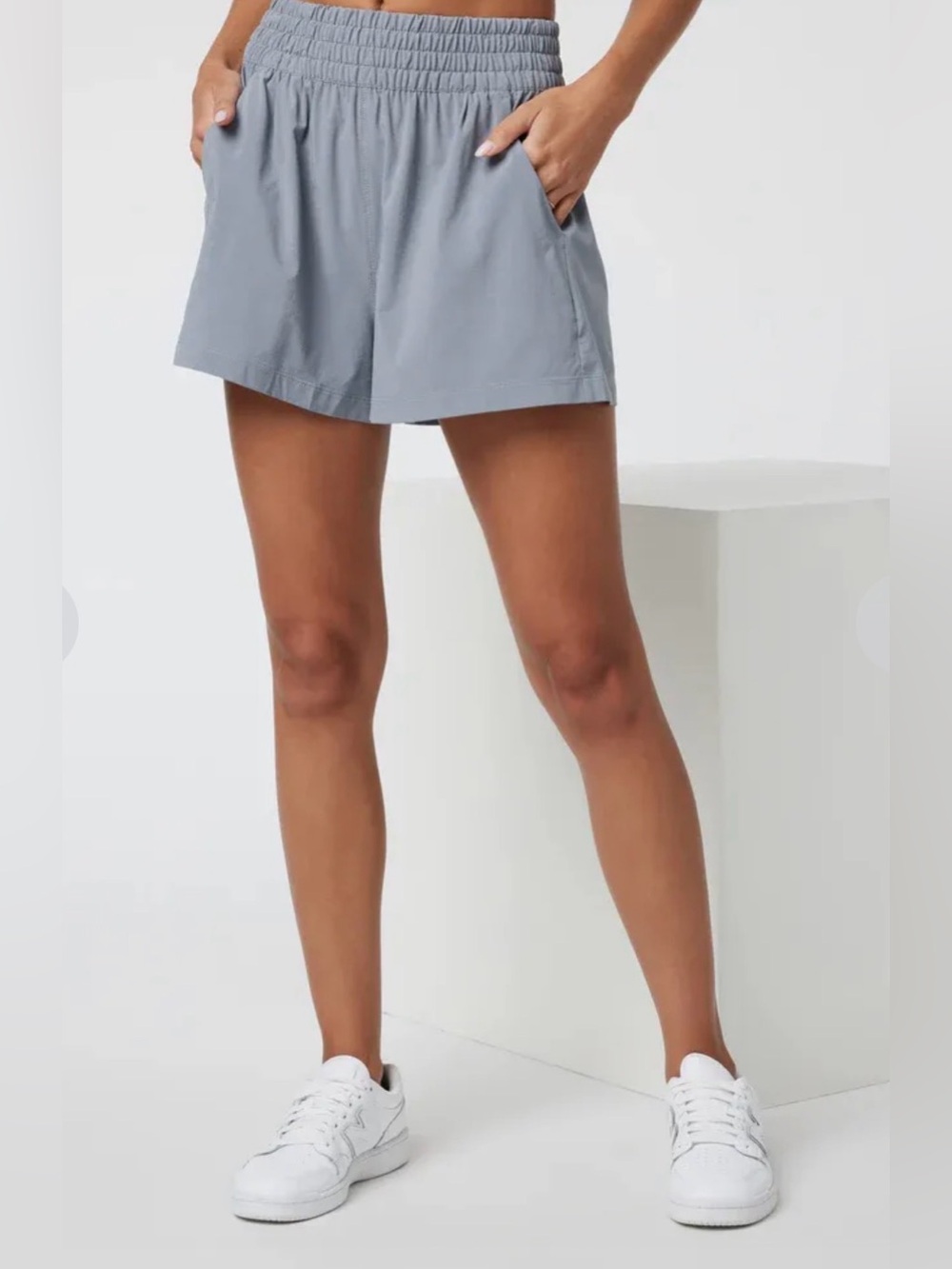 Vuori Villa Women's Elastic-Waist Shorts. XL